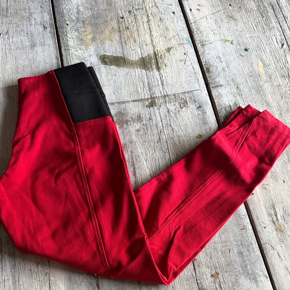 Ci Sono Leggings in Bold Red and Black